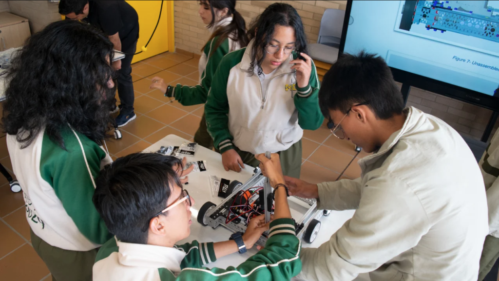 “Explorar, conocer y crear”: la revolución educativa exitosa de los Colegios El Minuto de Dios