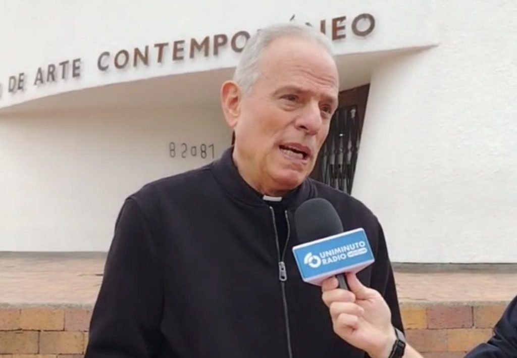 “El reto en la educación no es prohibir la IA, sino enseñar pensamiento crítico”: padre Camilo Bernal